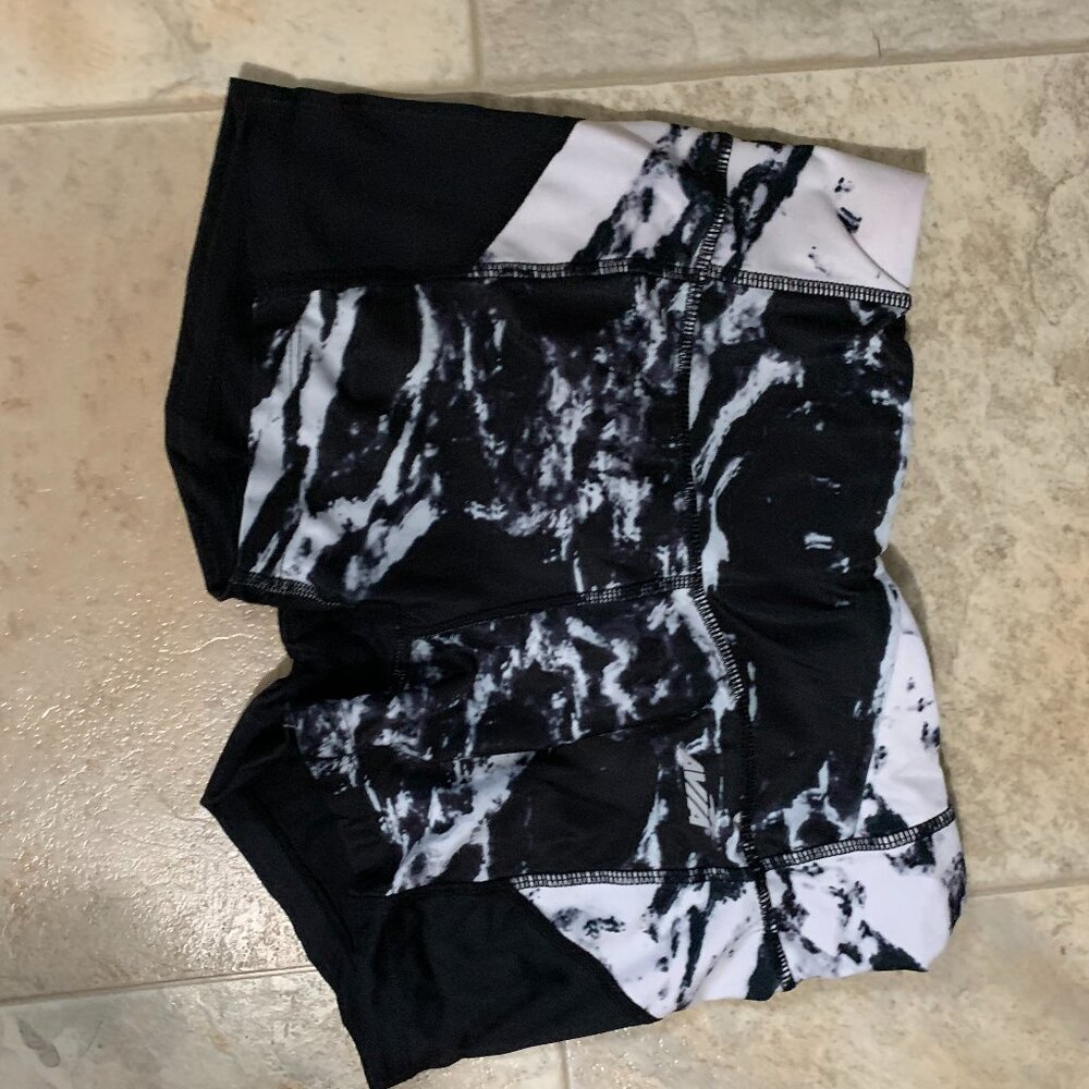 avia XS shorts - Picture 1 of 2